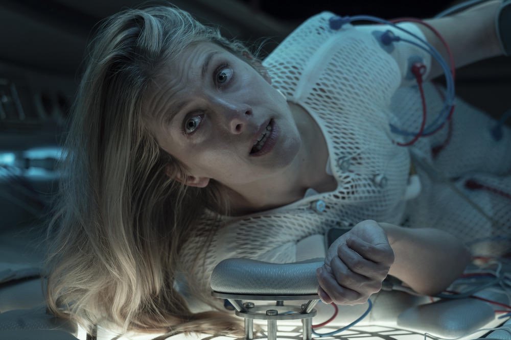 MehdiOmais's tweet photo. Cette palme d’or remet le cinéma de genre français, souvent déconsidéré, au centre du jeu.

Elle hurle qu’il y a ici des histoires à raconter, des chemins enthousiasmants à prendre.

Julia Ducournau, Just Philippot, les frères Boukherma, Aja… Déployons nos écrans aux monstres ! https://t.co/0hJvD8owTt