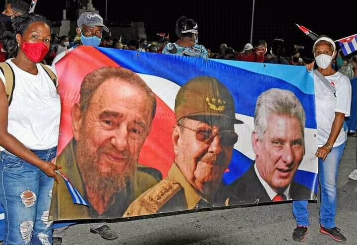 Esta sí es mi Habana, como toda #CubaSoberana 🇨🇺, mar de pueblo en defensa de la #Revolución donde #NoSeRindeNadie, por eso te pido #PonleCorazón porque nada podrá quebrantar nuestra unidad. #ElBloqueoNoEsMuela 
<a href="/UniversidadMoa/">Universidad de Moa Dr. Antonio Núñez Jiménez</a> <a href="/emastorga1/">Dr. C. Eglis Martin Astorga</a> <a href="/jsaborido50/">José Ramón Saborido Loidi.</a> <a href="/CubaMES/">MES</a> <a href="/columbie2019/">Angel_Columbie2019</a>