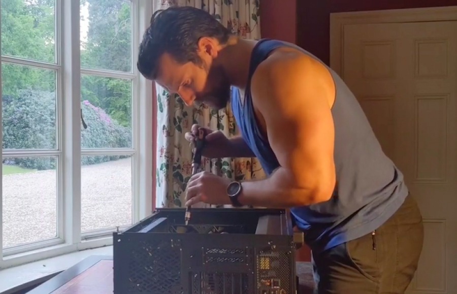 henry cavil building his own pc with these huge ass biceps of his is awaken...