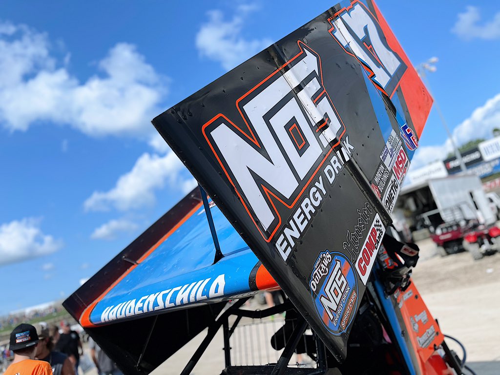 WorldofOutlaws's tweet photo. The @NosEnergyDrink TURBO #7BC won it, and the @NosEnergyDrink #17 was Hard Charger!

@Haudenschild_17 went +18 from 23rd-to-5th to collect the @KSE_Racing Hard Charger! https://t.co/QojsEstbYY