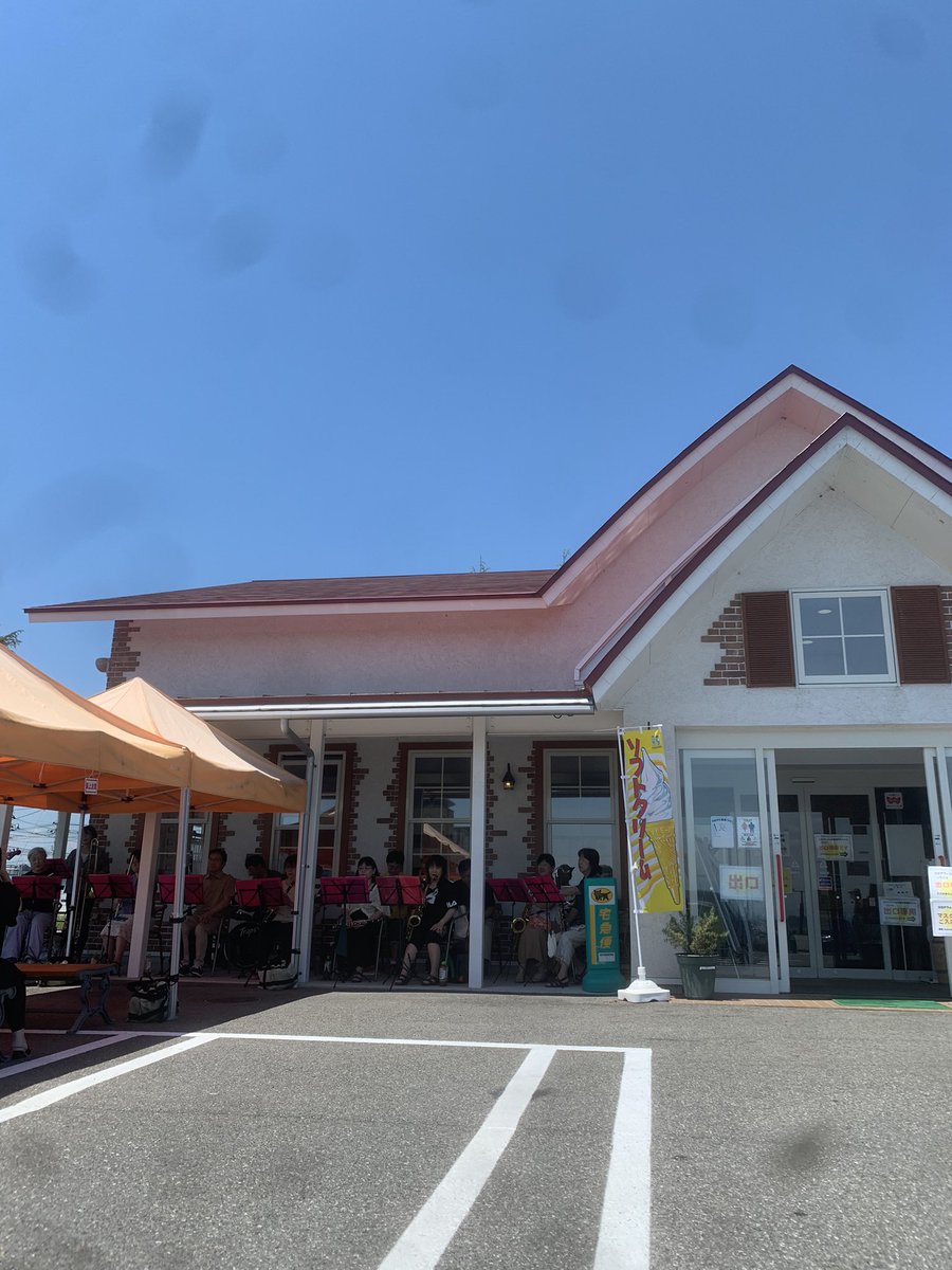 cafe_ARB's tweet photo. ⭐︎ARB キッチンカー ⭐︎
本日はかわにし森のマルシェさんの駐車場で出店です
ブラスバンドの演奏もはじまっております！

コロナ対策と熱中症対策をして是非遊びに来てください！
お待ちしております https://t.co/tmXTzkZ3e8