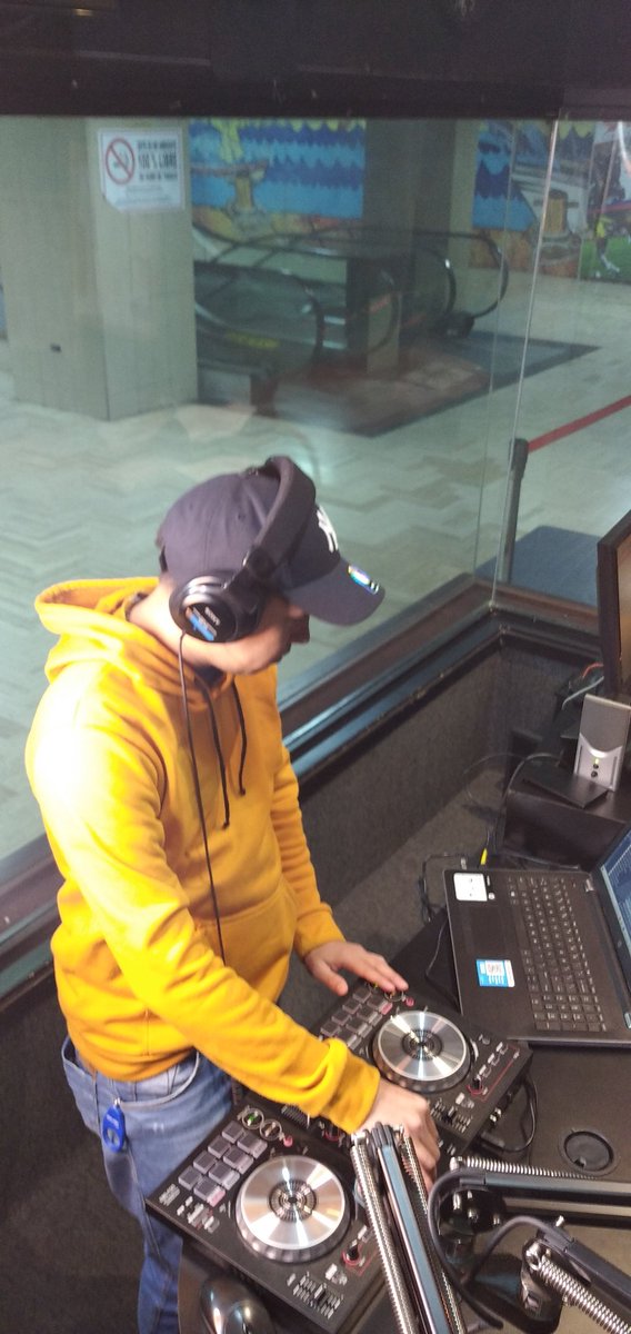 DjEdgarFranco tweet media