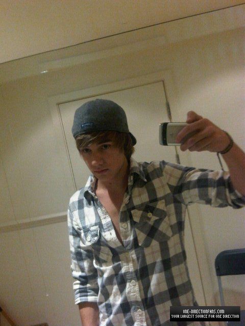 livloved's tweet photo. essas fotos do liam no espelho curam aonde doi te amo amor https://t.co/sYd3unV0GJ