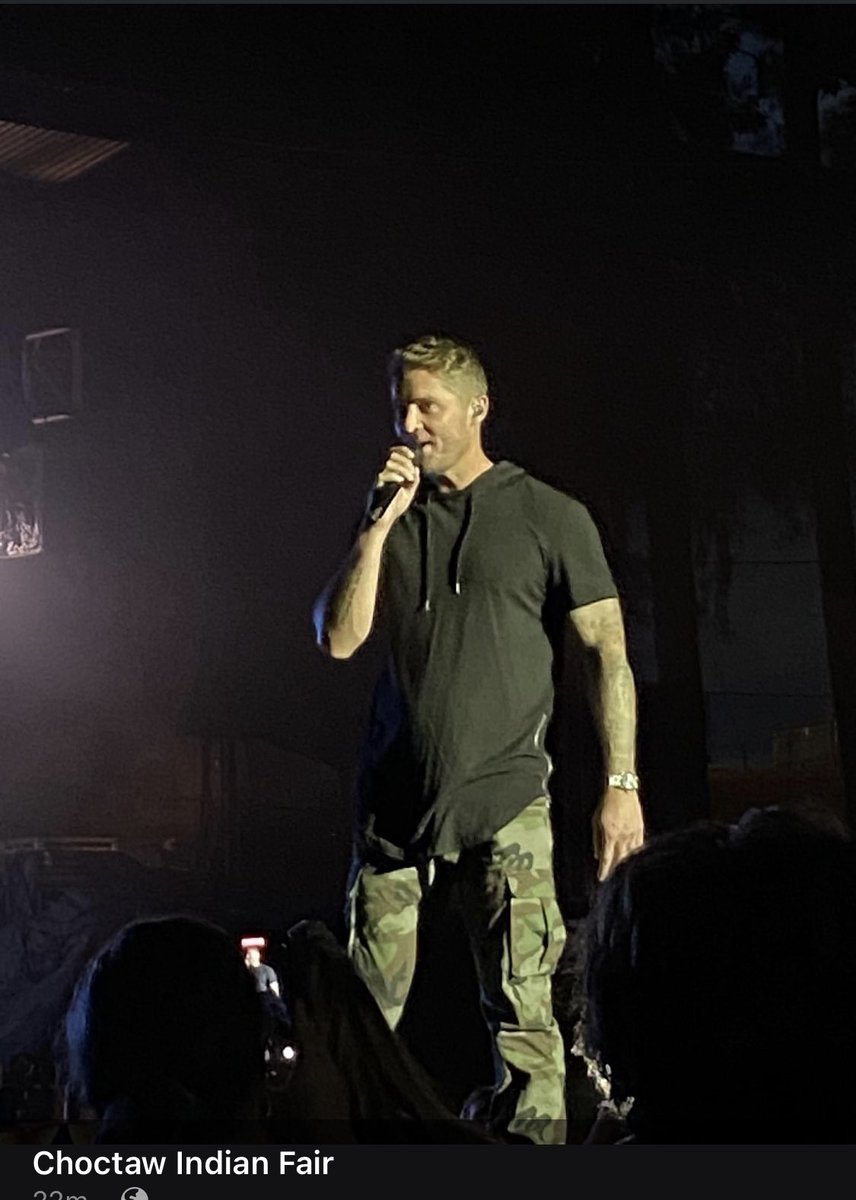 BrettsYoungster's tweet photo. Thank you #lchoctawindianfair !! 
#brettyoung #weekendslookalittledifferenttgesedays #livemusic #byofc https://t.co/IpL9aECUxQ