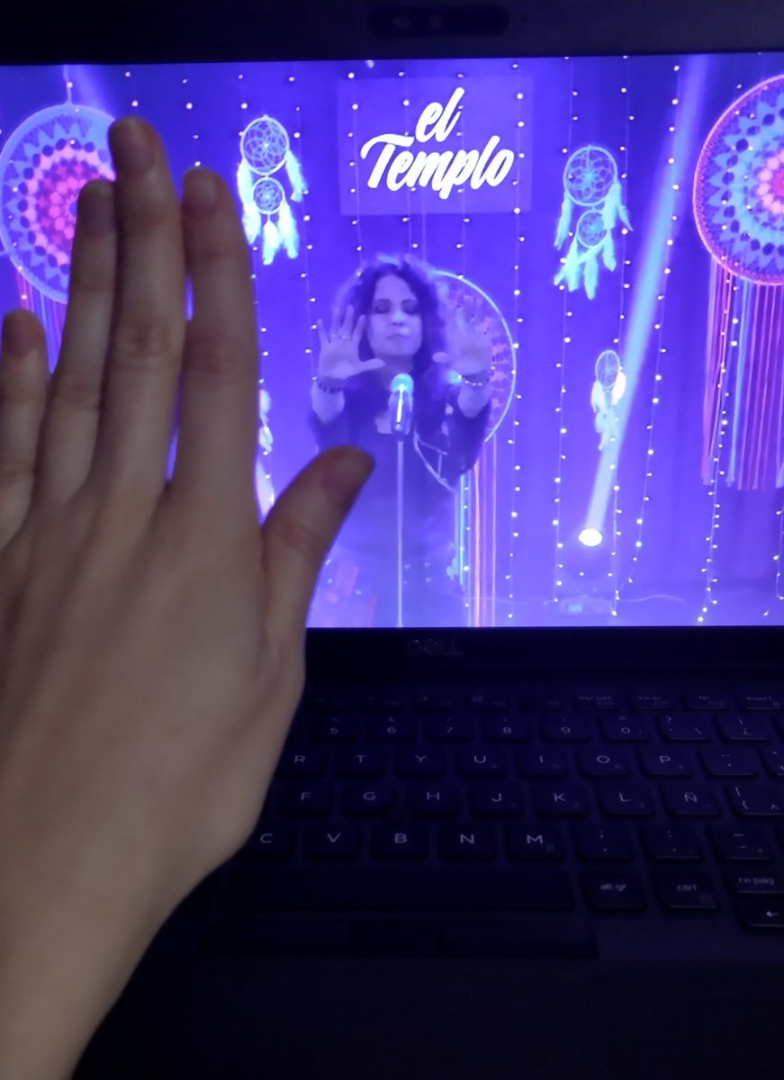 MarTonello's tweet photo. Vos me importás. Te quiero, te abrazo, te agradezco. Me hacés sentir que vuelvo a mi. @patriciasosaok Que regalo coincidir con vos entre tanto tiempo infinito. ✨♥️ https://t.co/Mg0QDJVgMj