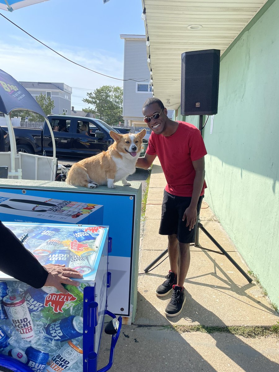Great time on LBI with <a href="/TheB985/">B98.5</a> at Lang’s Liquor! That <a href="/budlight/">Bud Light</a> seltzer retro summer variety pack is so good!
