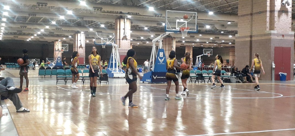 SherryWhitney16's tweet photo. Trista Whitney out here balling in Atlantic city for LADY JJ HOOPS. NO DAYS OFF!! @Coach_Kevb @EliteTeamMiller @teameckert @RobinsonElite https://t.co/pbadi1gT0u