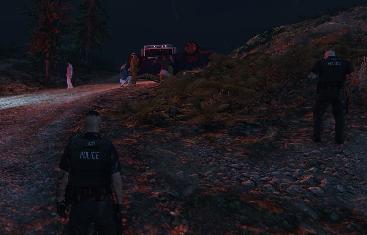 made_gta's tweet photo. Hier wird es auch nicht langweilig. Schneller als man gucken kann, müssen auf einmal alle Hand in Hand arbeiten. Wenn ihr auch auf Action zwischendurch steht, schaut vorbei. :) 🚔🚒🩺🚘🧑‍⚕️👨‍🔧🚧🛻🎆 https://t.co/DAVrtW2dAZ