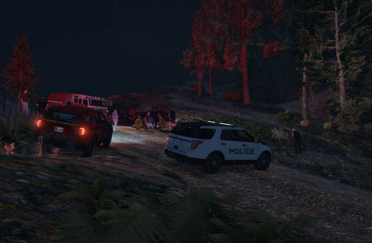 made_gta's tweet photo. Hier wird es auch nicht langweilig. Schneller als man gucken kann, müssen auf einmal alle Hand in Hand arbeiten. Wenn ihr auch auf Action zwischendurch steht, schaut vorbei. :) 🚔🚒🩺🚘🧑‍⚕️👨‍🔧🚧🛻🎆 https://t.co/DAVrtW2dAZ