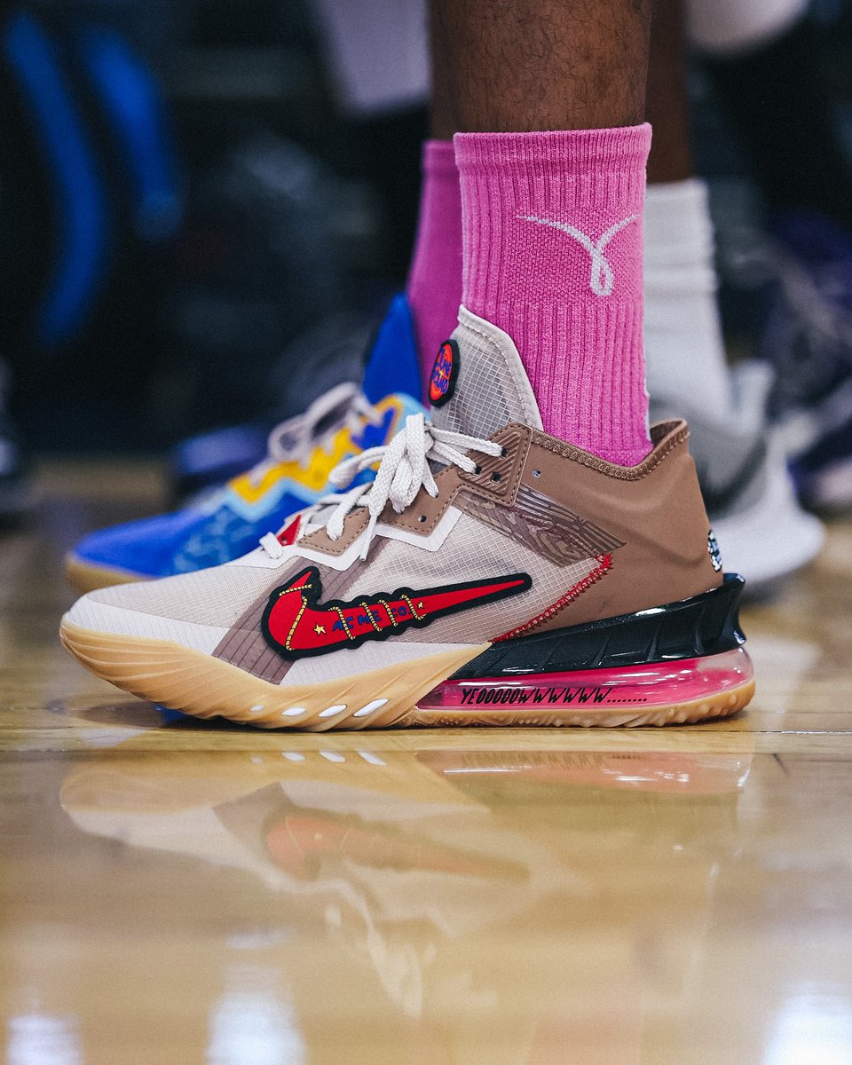 lebron 18 roadrunner