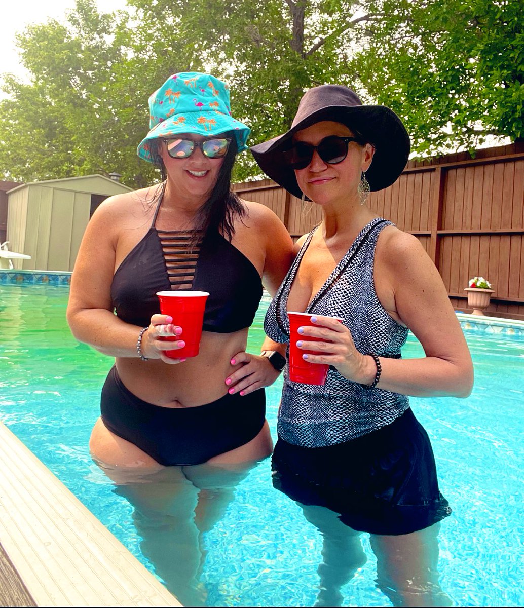 TrinaLeigh77's tweet photo. Pool looking extra radioactive today, but we out here. #Cheers #SaskySummer πβοΈ https://t.co/o79e6MQz76