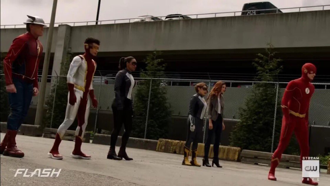 flashfacts4real's tweet photo. Can we just take time and appreciate this photo. We got 5 speedsters standing together looking like they’re about to do something awesome.. the only thing that this picture is really missing is Wally West and Jesse. #TheFlash https://t.co/L7xcydHZNX