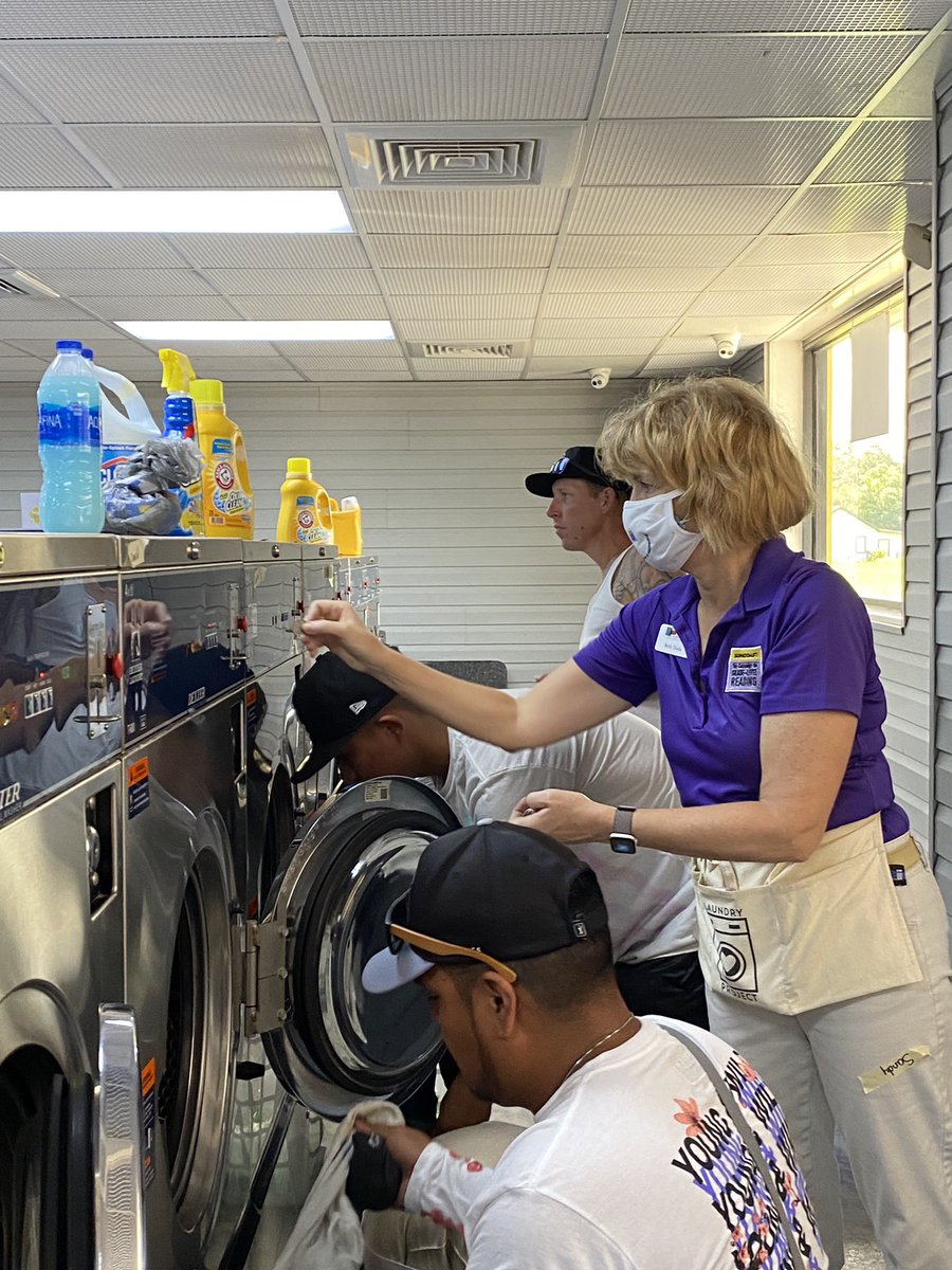 Gracias a las generosidad de <a href="/ThePattersonFdn/">The Patterson Foundation</a> y a la colaboración de nuestros conectores 44 familias recibieron lavandería gratis en Arcadia! Gracias <a href="/DesotoFF/">Desoto Firefighters</a> @elcmanatee #AllFaithsFoodBank <a href="/DeSotoCoHealth/">DeSoto County Health</a> <a href="/duda_beth/">Beth Duda</a> <a href="/Kellikaren1/">kelli karen</a> <a href="/cpenatpf/">Cinthia Pena</a> <a href="/HayesShalia/">Dr. Shalia Moore-Hayes</a> <a href="/CCuadradoTPF/">Connie Cuadrado</a>