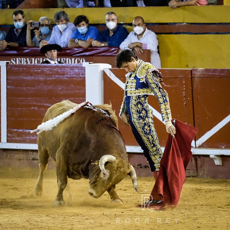RocaRey's tweet photo. El sexto tuvo mucho genio y se metía mucho por dentro pero @RocaRey aguantó los derrotes hasta someter en dos soberbias tandas por naturales al de @santiagodomecqb . Otro trofeo para el esportón. #RocaReyAlgeciras #ClubRR https://t.co/Cd2hNVzrEO