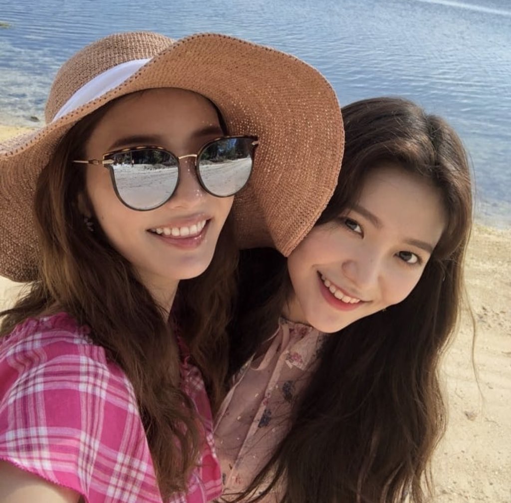 RevengeVelvet's tweet photo. Con mucho cuidado su lunita sale de casa pero se preguntan ¿cuidado de qué si tenemos a los @i7BANGVENGERS listos para salvarnos? De hecho, se cuida para no quedar enamorada de la belleza de estos reyes y su gran música en el #B7ADEBUT porque es fácil de encularse.
★ #MOON🐰 https://t.co/e3qJ6plG8j