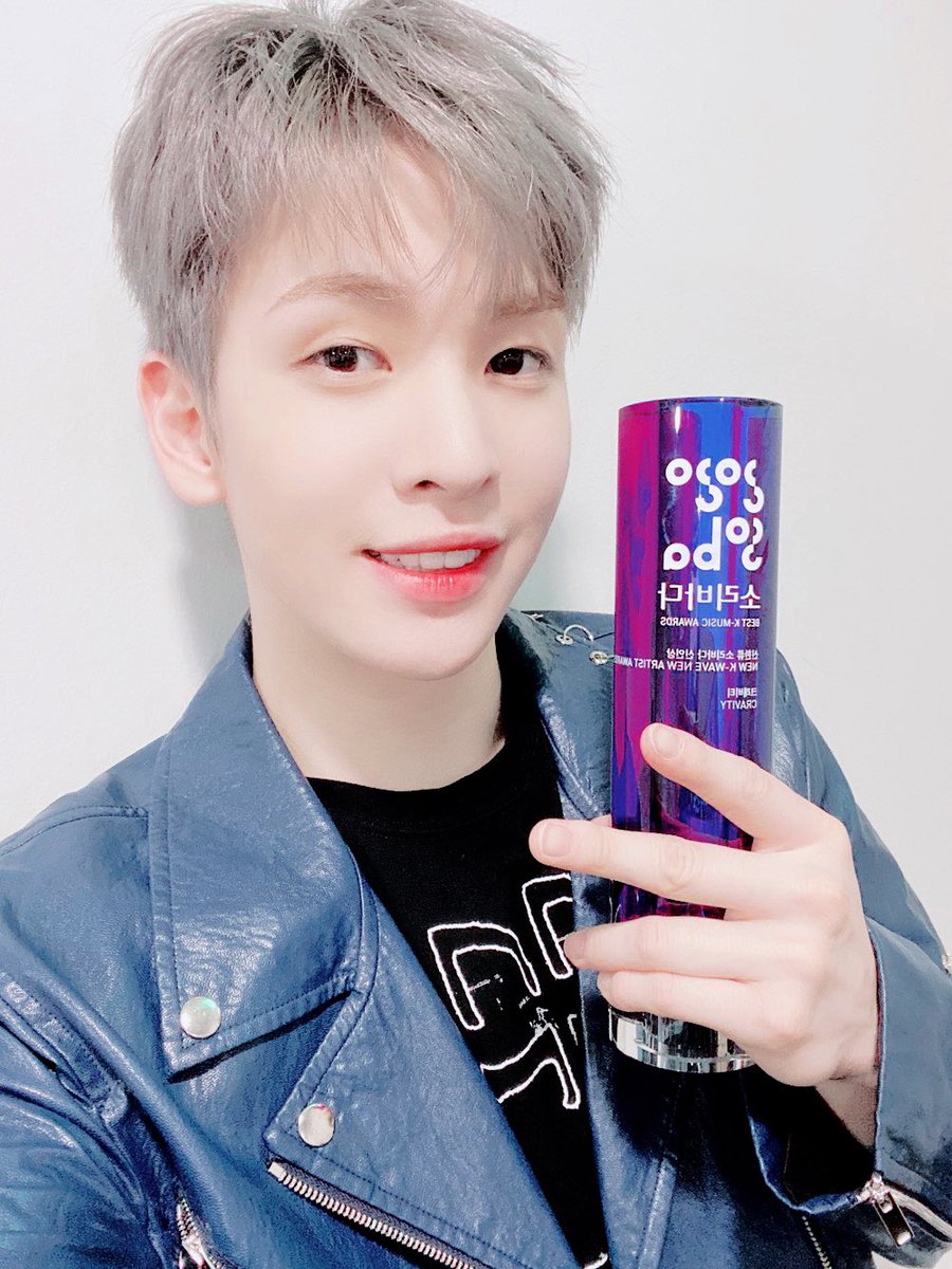 CRAVITYTW's tweet photo. ㅤ ˒ 🔥 ꜜ get ( 𝐜𝐥𝐨𝐬𝐞𝐫. ) ! 𝟢𝟩.𝟣𝟩 ⫹⫺ 𝗖𝗥𝗔𝗩𝗜𝗧𝗬 [ 𝕦𝕡 — date : #B7ADEBUT
¿Quién lo diría? que Chris se vino a ver a los avengers más mamados del kpop los lindos de @i7BANGVENGERS 😼 https://t.co/GfFpR8EH1d