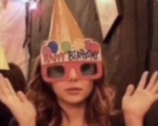 ᅠ 
ᅠᅠ ᅠ 
ᅠᅠ        /🍉: Hola! vengo a revivir a la nena