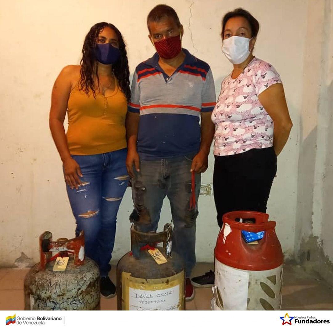RECEPCIÓN Y ENTREGA DE GAS COMUNAL 
.
Entre los días lunes 12 y viernes 16 de julio, se realizó la recolección y posterior entrega de los cilindros de Gas Comunal de nuestra comunidad de manera organizada y exitosa.