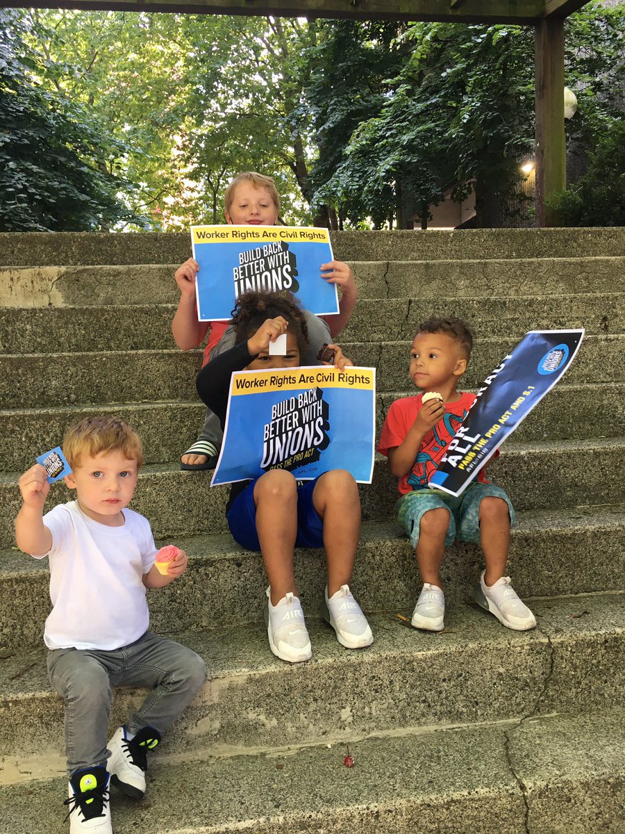 WAAFLCIO's tweet photo. Today, @lebrown1one and union supporters rallied outside @SenatorCantwell’s Tacoma office to thank her for co-sponsoring the #ProAct and urge her to keep fighting for its passage! #PassTheProAct @AFLCIO https://t.co/imvSZs2Osz