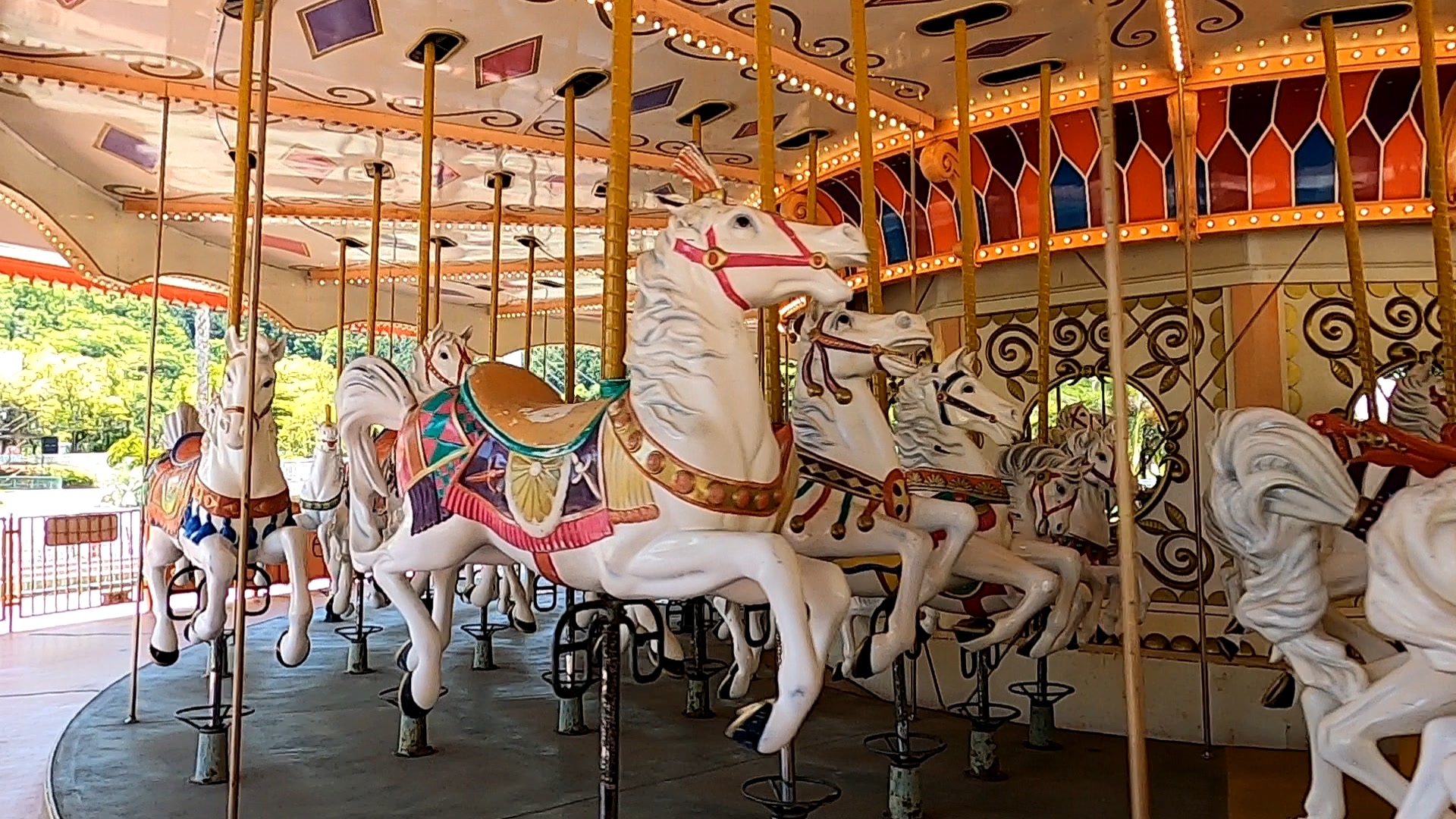 One J きょうのテーマは I Love Horse ということで 全国の ウマに大変ゆかりのあるスポット と お電話を繋いでいきます 最後は 香川県の松本麻美さん 香川県丸亀市にある四国最大級のテーマパーク Newレオマワールド で 広報をされて