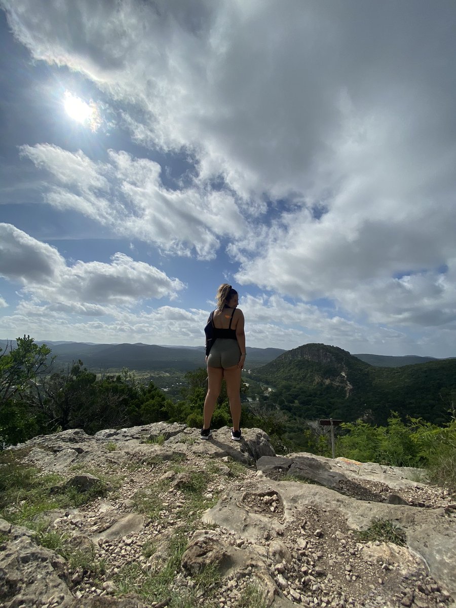 _nyrvv's tweet image. ✨the grass is greener over here✨