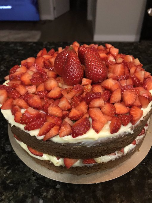 And this is how my strawberry cake turned out, idk I thought that look nice naked like that https://t<a href="/tag/silhouettechallenge"class="tags"><span>#silhouettechallenge</span></a>