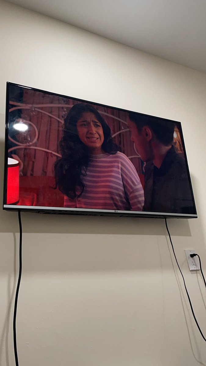 Divyo506's tweet photo. @mindykaling where are devi's pajamas from? Every episode she has a new soft cloud-like set. @neverhaveiever @ramakrishnannn @netflix https://t.co/YfLz7LSb23