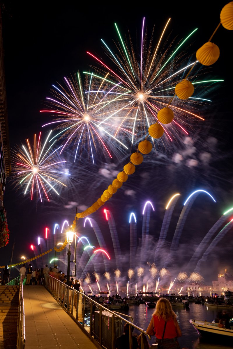 bjsauma's tweet photo. Happy feast 2021 of the Redeemer!
#FestadelRedentore #redentore2021 #redentore2021 #Venice #Venezia #Italy #fireworks #redemeer https://t.co/BizNmzIiJB