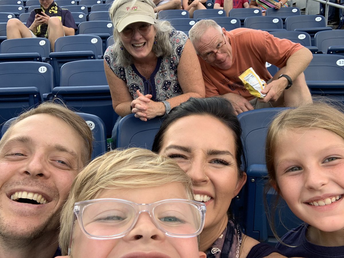 bwisegardens's tweet photo. Hanging with the grands at @nashvillesc @NissanStadium #NSHvCHI #sevenpeopleselfie https://t.co/zQeGw5jIgS