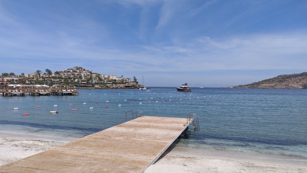 BilliesHoliday's tweet photo. Once my guest room was changed I loved @BodrumEDITION especially the staff (shout out to Turker) he stood out with exceptional kind service.
I was in #Bodrum #Turkey during their unexpected lock down and the #hotel did their very best.
#Travel 
Read here https://t.co/e5NEqXW7Rp https://t.co/huaqMTjlUX