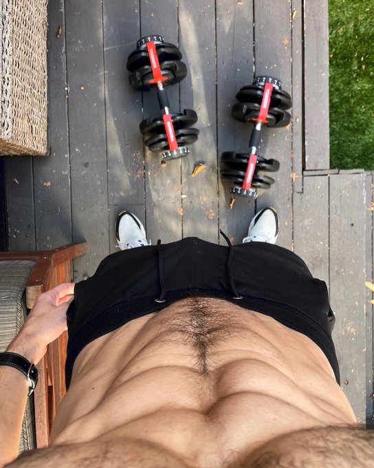 ah hello, home weights. we meet again. https://t.co/Q5atb3Joa1<a href="/tag/greenlantern"class="tags"><span>#greenlantern</span></a>