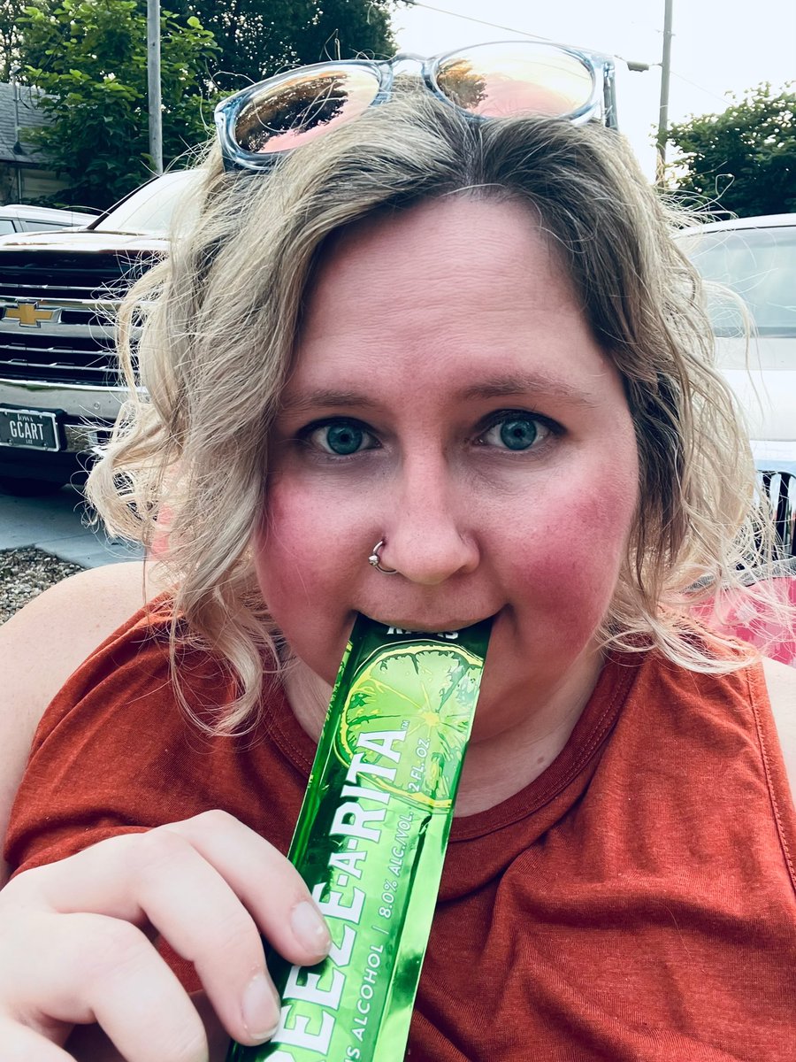 Lisa_Marie23's tweet photo. #icepop https://t.co/jOiZE3ce5Q