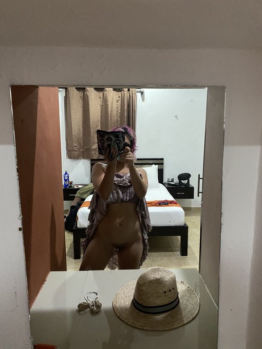 Vallodolid here I am  #nakedgirl https://t.co/6eIUk2PCcg<a href="/tag/nakedgirl"class="tags">#nakedgirl</a>