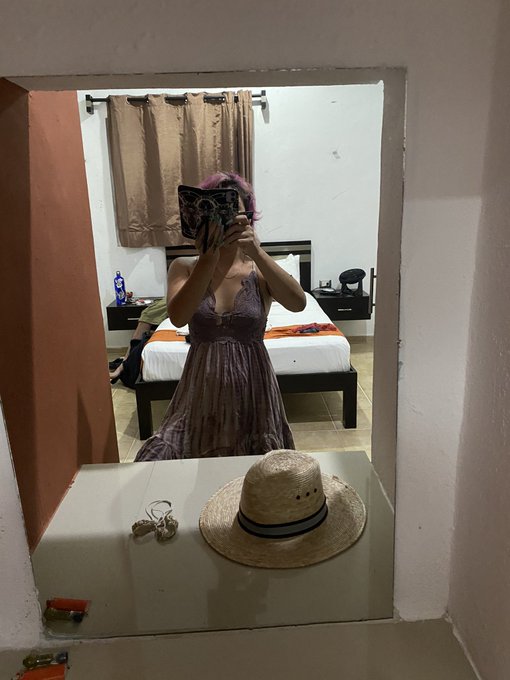Vallodolid here I am  #nakedgirl https://t.co/6eIUk2PCcg<a href="/tag/nakedgirl"class="tags">#nakedgirl</a>