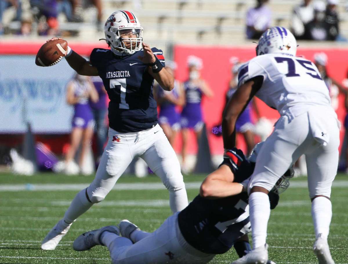 MarcG14Line's tweet image. Dual-Threat QB 🅰️🦅💪🏼 🤫@gavin_session07 #SessionTime #RunPass #Playmaker #FridayNightTykes