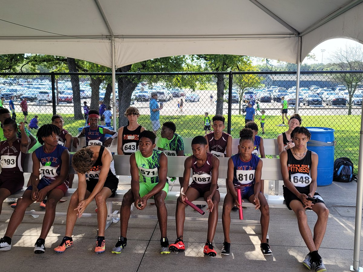 Coach_Mallam's tweet photo. Had a good track meet for our boys track team. Our 4x1 relay qualified for the state meet 3rd overall. Had some individual guys to make it in their events. 
2nd 100m 
2nd 110H
1st &amp; 4th 300H 
#summertrack #taafregion4 #coachgrind #keysforfitness #loveandtrack https://t.co/Kfkft8qxGB