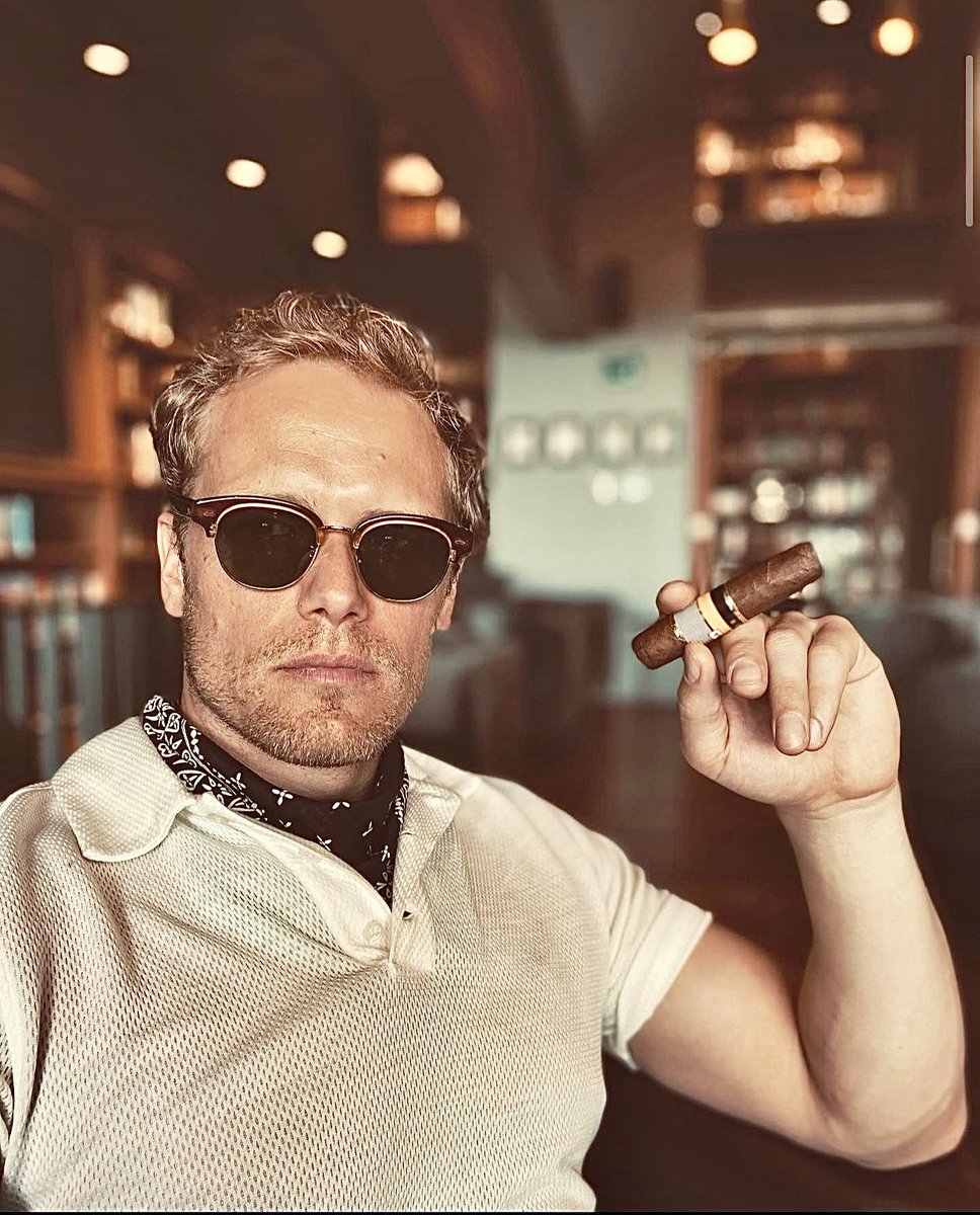 ✈☘🌷He tries to refrain from Twitter, but because of Sam's fantastic photo, he falls into addiction mode again.💯💯💯💯😎🤪🤪🤪🤪