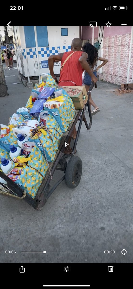 Rhillary_Morena's tweet photo. 🚨 Roubaram a Carroça do meu Pai de Trabalho em frente a Quadra do Jacarezinho, no momento que ele ia pega a mercadoria dentro da Quadra, peço ajuda de todos se entrarem com alguém ou em qualquer lugar me avisa por favor !!! Ele está em plantos de choro 😭. 

Compartilhe 🙏🏽 https://t.co/oJzyltxWiN
