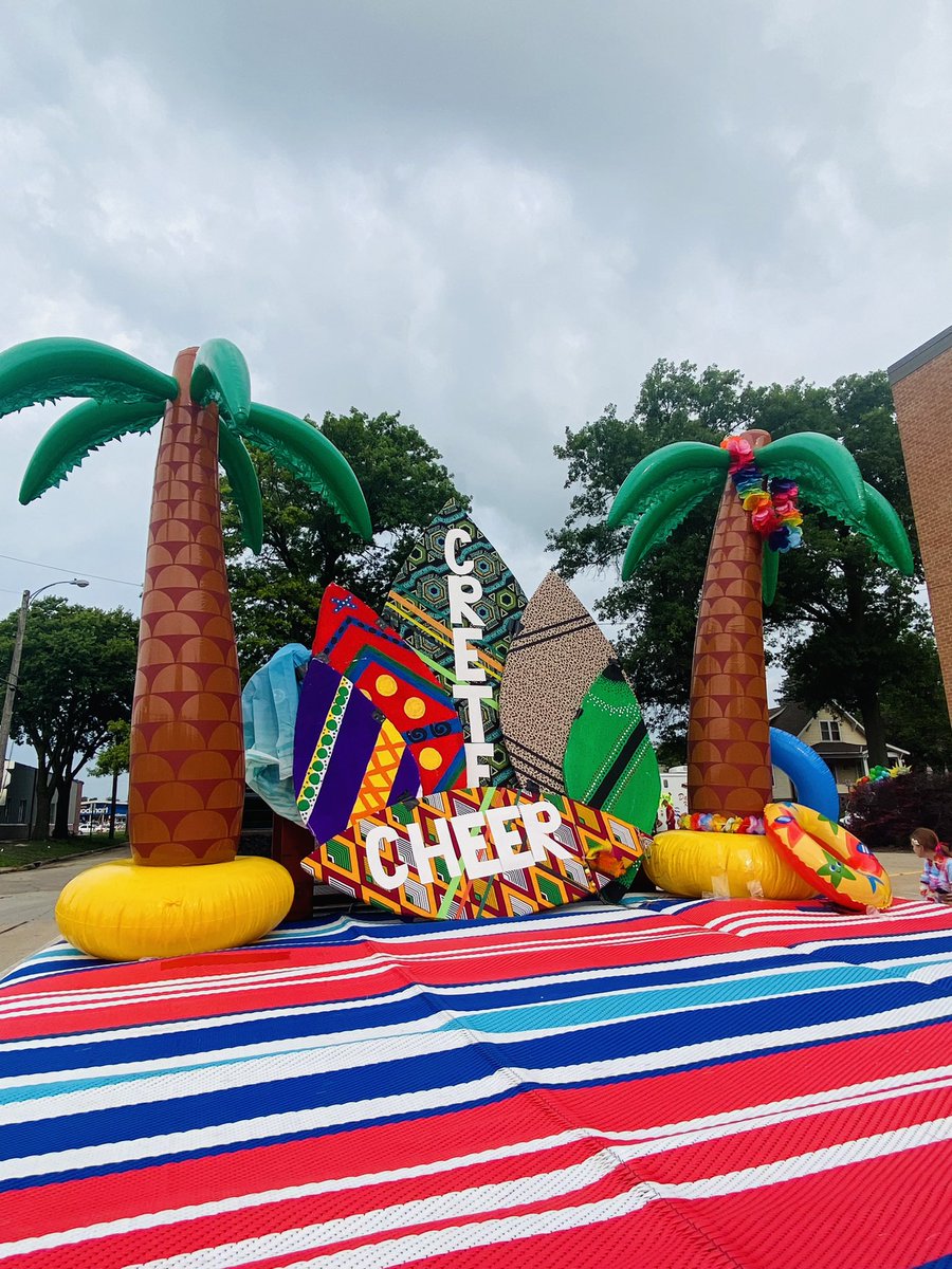 KaraYeager555's tweet photo. When Coaches let the chicks tackle the parade on their own, they grown wings☺️ Proud of you gals! #CardinalPride #RiseUp @CreteTeam https://t.co/tWta20wXYa