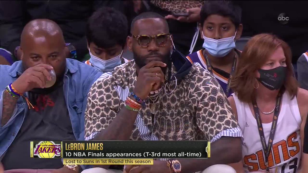 espn's tweet photo. 👑 LeBron is in the building 👑 https://t.co/VwkkVb01vo