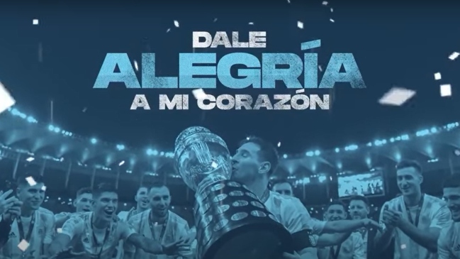 Cooperativa's tweet photo. [Video] Fito Páez homenajeó a Messi con una de sus canciones más importantes y emotivas palabras #CooperativaEnCasa https://t.co/rS53PnbBqc https://t.co/Q7kuKGTAT8