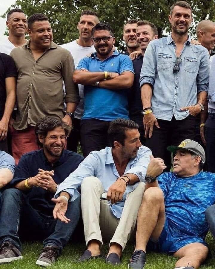 ofutebolnaveia's tweet photo. Lendas.   😍🙌🏻 https://t.co/fv0ftGR1b2
