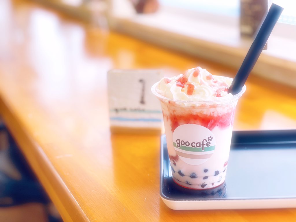 milk_plus1633's tweet photo. 一昨日、佐世保での撮影があったので、高速を東彼杵でチラッと降りて、気になってた goo cafe さんへ💓海が見晴らせて気持ちいい〜✨ワンちゃんと一緒に入れるスペースもあります。#苺のタピオカドリンク　可愛いくて美味しかったです🍓
#goocafe #goohouse #リノベカフェ #東彼杵カフェ https://t.co/2mG5fbvEko