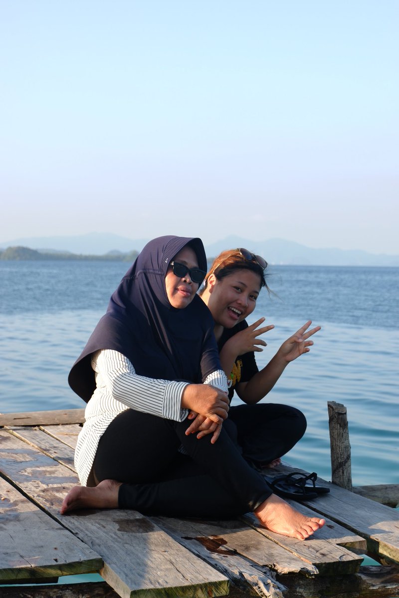 ecekkkkk's tweet photo. Ngajarin mak w duduk sore hari sambil nikmati senja haha.. https://t.co/XhoVGVmjXI