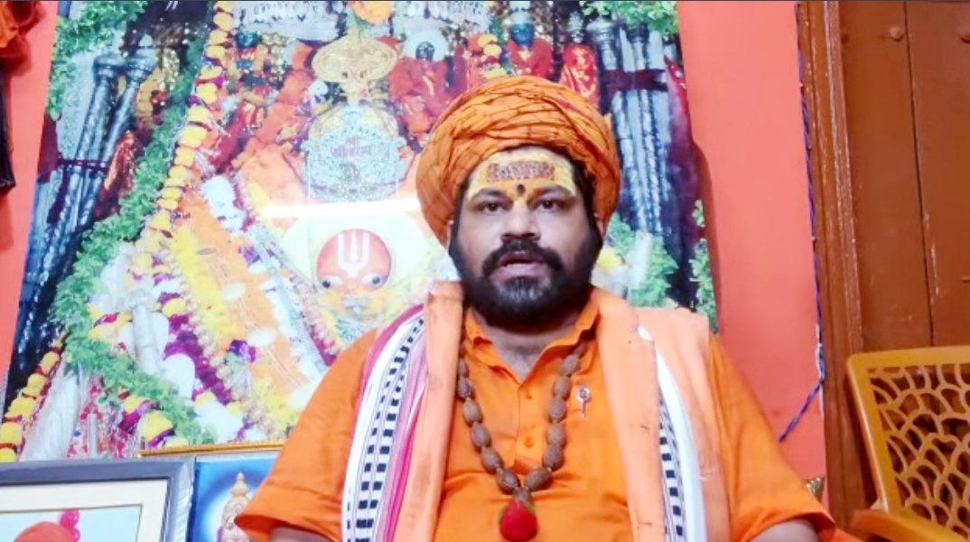 #अवतरण_दिवस_की_अनंत_शुभकामनाएं_राजूदास_जी
शिक्षामित्रों के दर्द को अपना दर्द समझने वाले महंत हनुमान गढ़ी आदरणीय श्री राजूदास महराज जी को आज उनके अवतरण दिवस पर उत्तर प्रदेश के लाखो शिक्षामित्रों की तरफ अनंत शुभकामनाएं
जय श्री राम 
 🙏जय बजरंगबली
@rajudasayodhay 
<a href="/aajtak/">AajTak</a>
<a href="/ABPNews/">ABP News</a>