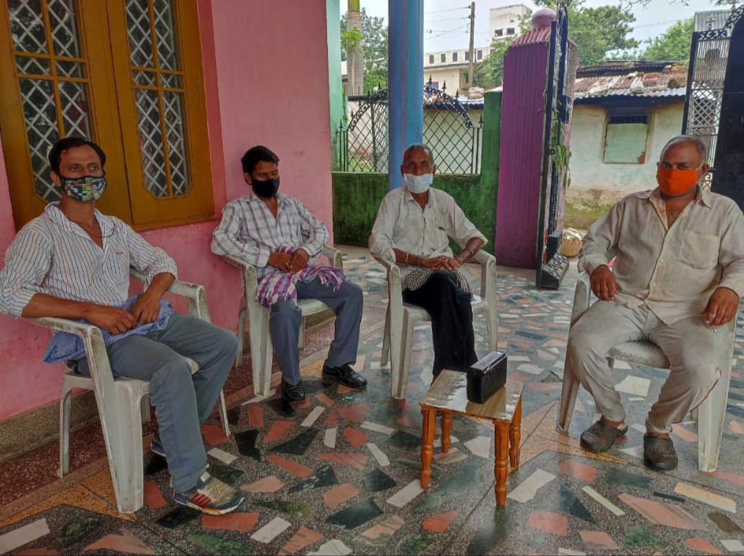 DicReasi's tweet photo. #AwamKiAwaz
#FourthEpisode
#Reasi public watching and listening live telecast
@GoodGovernance
#OfficeOfLGJandK
#diprjk
#BeatTheThirdWave https://t.co/ph8u4pYwHq
