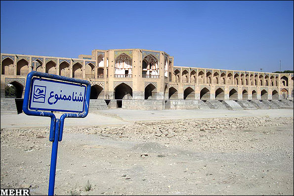 mohsen_pourpir's tweet photo. در غصه‌های این روزهای مردم خوزستان تمام کشور همدرد است، از خشکی تالاب انزلی ویا  انباشت وحشتناک زباله سراوان و هزاران لیتر شیرابه‌ی سمی درگیلان گرفته تا تشنگی آن دختر سیستانی و خشکیدن زاینده‌ رود اصفهان، اگرچه عنوان دردها مختلف است، اما سرمنشا آنها یکیست، بی‌کفایتی دولت بی‌تدبیر https://t.co/mZHZRpZBGk