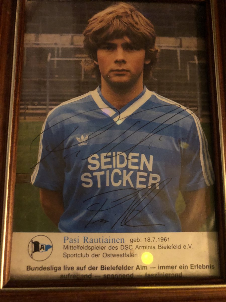 TInnanen's tweet photo. Yksi kaikkien aikojen parhaimmista suomalaisjalkapalloilijoista täyttää tänään 60 vuotta. Kyseessä toki vielä hienompi ihminen. Äitini menehdyttyä jouluna 2017, tyylikäs herrasmies soitti ensimmäisten joukossa ja otti osaa, vaikka emme kovin hyvin tunnekaan. #persoona #huuhkajat https://t.co/z8zSkEVfiK