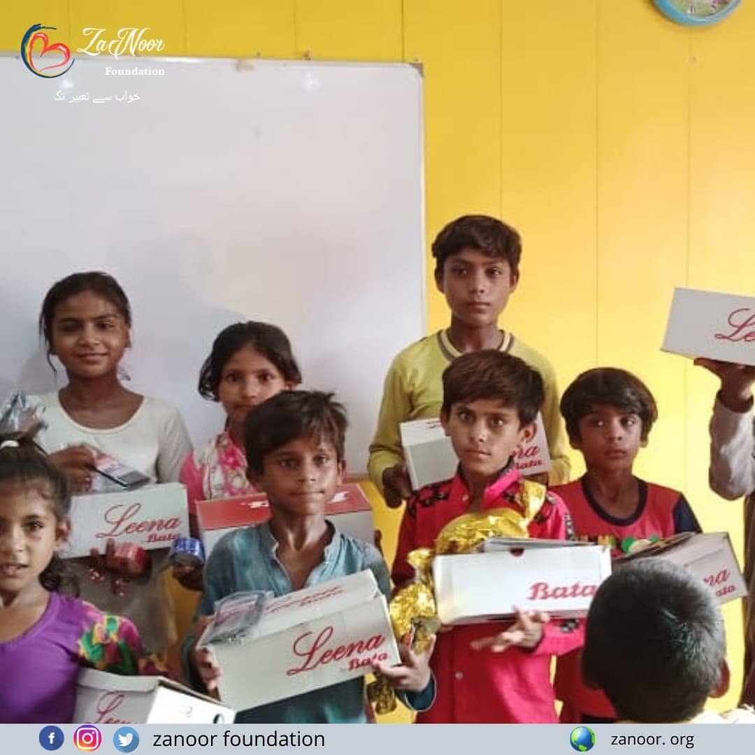 ZanorFoundation's tweet photo. "The essence of gift-giving does not rely on material things, but on something transcendent, as if it were the last and the only thing that one could willingly give,
#Charity
#Eid_gift
#Humanity
#Zanoor_FJMU_LC
#Zanoor_SMDC_LC
#SKZ_School
#MK_Cafe
#Zanoor_Foundation https://t.co/h9DqXygmzL