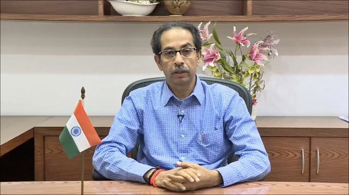 मुंबईत मध्यरात्रीपासून सुरु असलेल्या मुसळधार पावसामुळे चेंबूर आणि विक्रोळी येथील दुर्घटनेत झालेल्या मृत्यूसंदर्भात मुख्यमंत्री उद्धव ठाकरे यांनी शोक व्यक्त केला आहे. मृतांच्या वारसांना प्रत्येकी ५ लाख रुपये आणि जखमींवर मोफत उपचार केले जातील असेही त्यांनी जाहीर केले आहे.